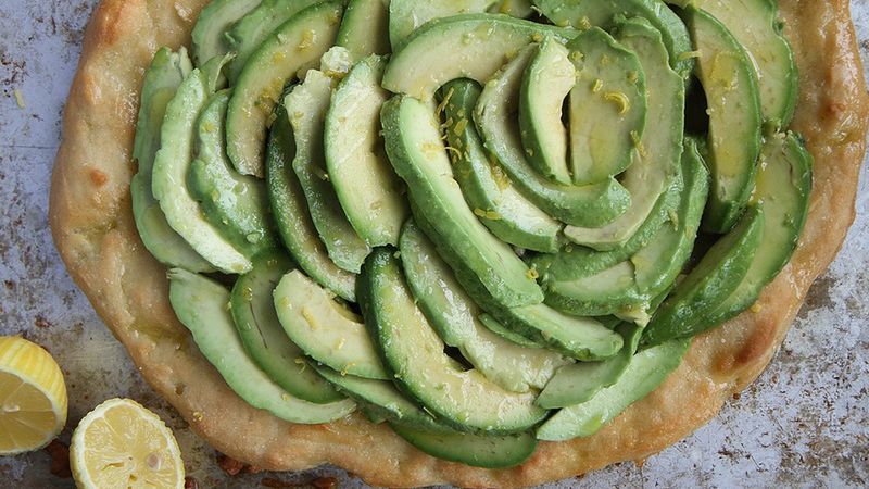 Nowy hit internetu: przepis na pyszną bezglutenową pizzę z awokado