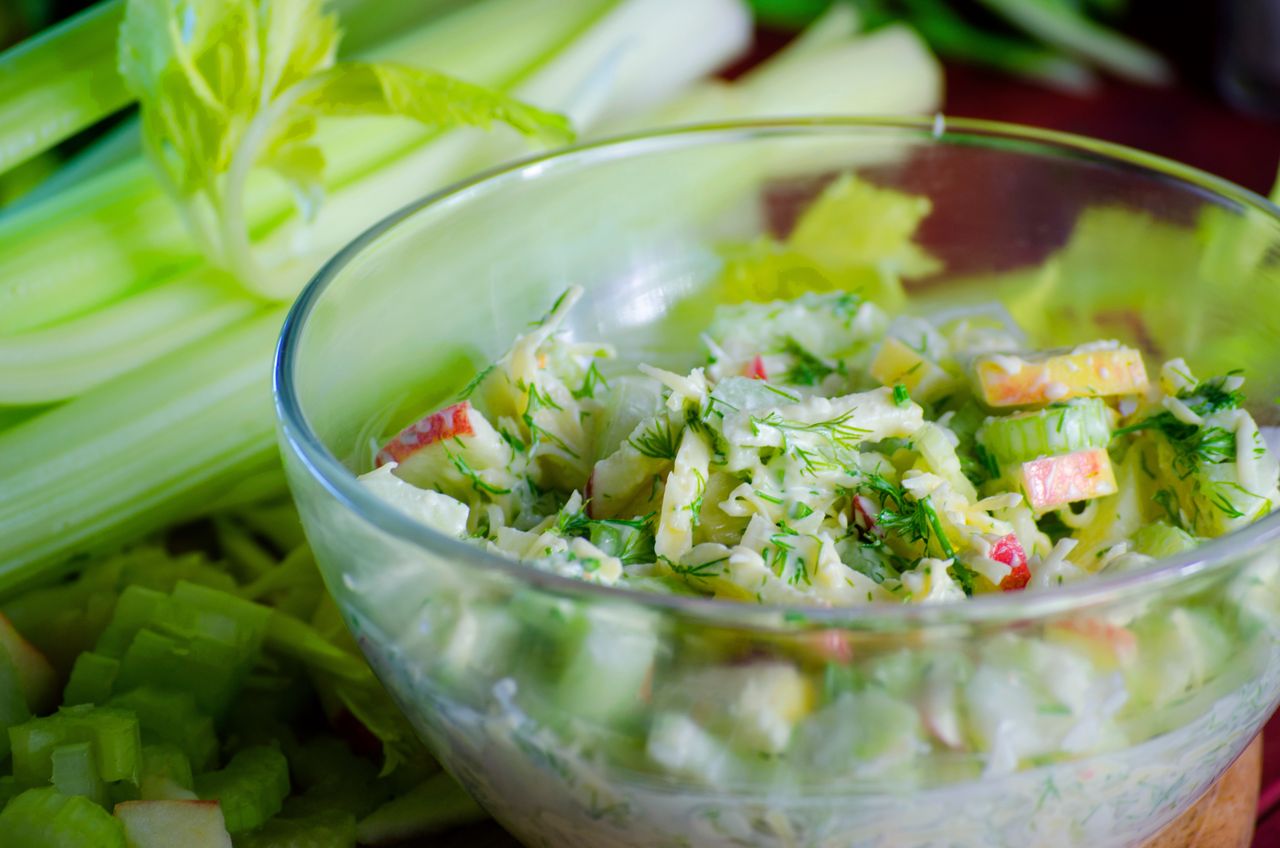 Celery and apple salad: A crunchy, nutritious delight