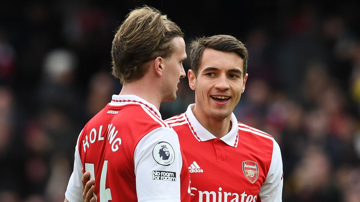 Rob Holding (z lewej) i Jakub Kiwior