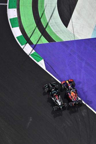 Moment walki Hamiltona z Verstappenem w GP Arabii Saudyjskiej (fot. Red Bull)