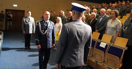 Policjanci mają swoje święto. Były odznaczenia i awanse