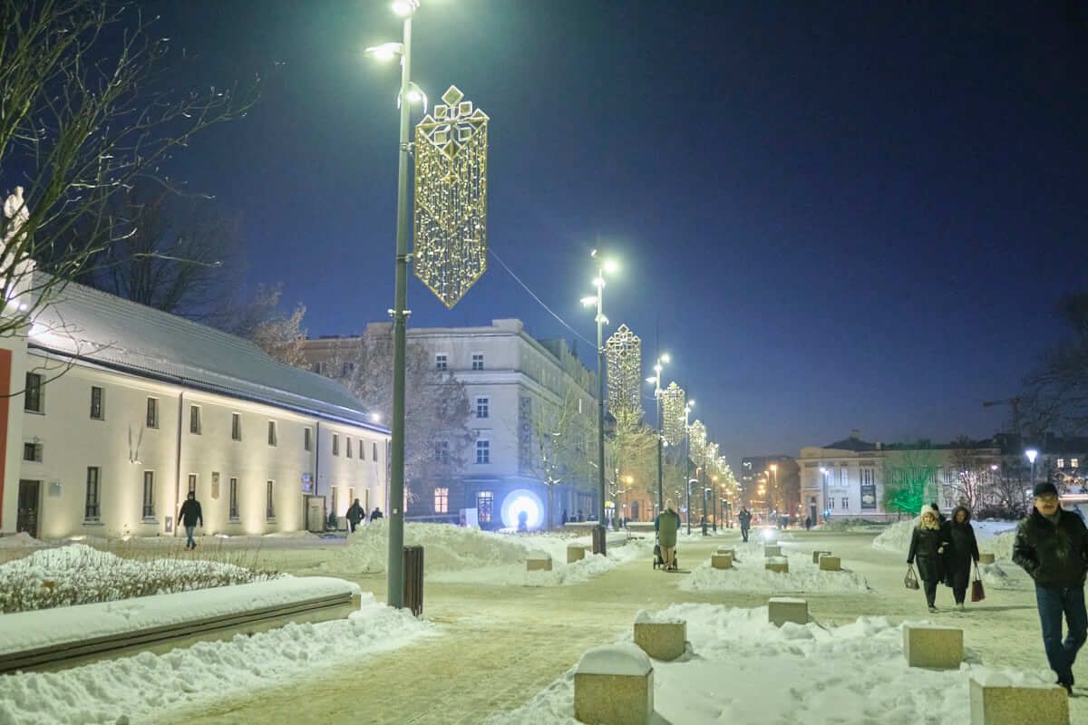 Montaż świątecznych iluminacji w Lublinie