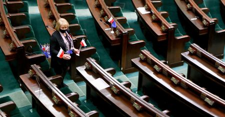 Sondaż. Polacy ocenili prezydenta, Sejm, Senat i Kościół