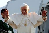 50 osobistości przeciwnych wizycie państwowej dla papieża