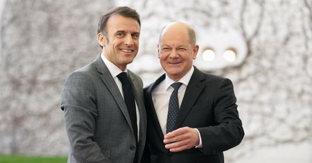 Scholz codziennie pisze SMS-a do Macrona. "Trzymam kciuki"