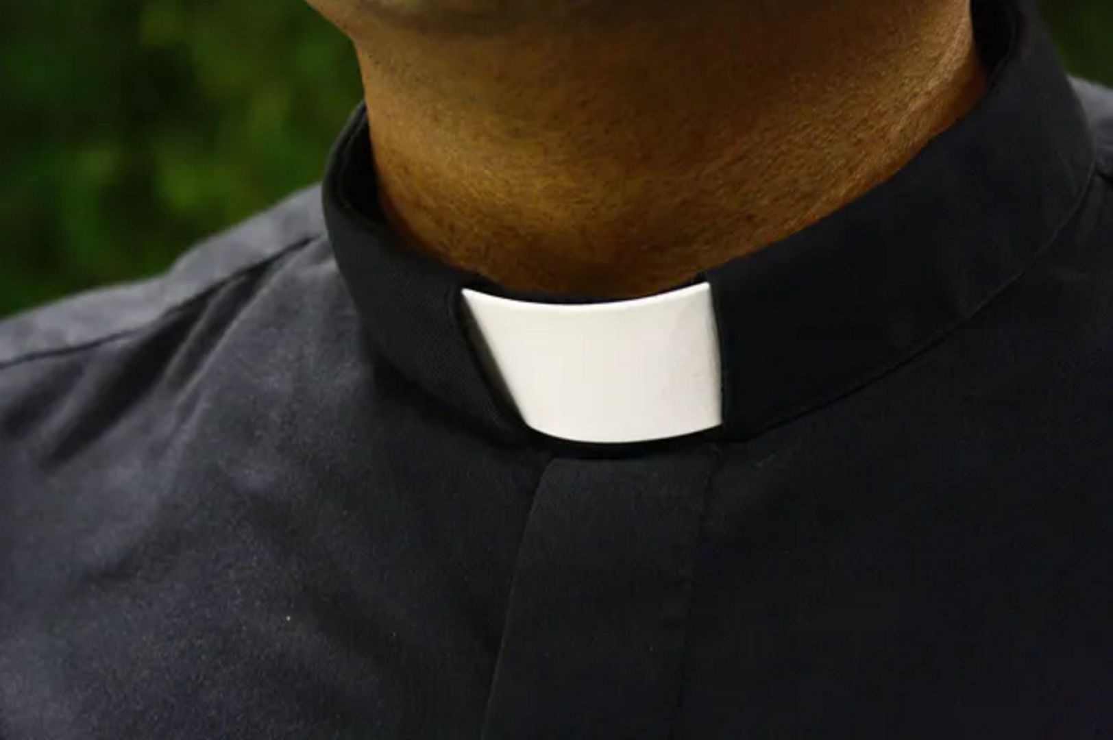 Ksiądz z diecezji tarnowskiej molestował 80 chłopców. Sprawę umorzono