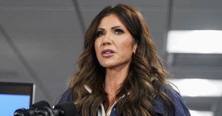 Odporna na napięcia w Minneapolis. Kristi Noem utrzymuje stanowisko