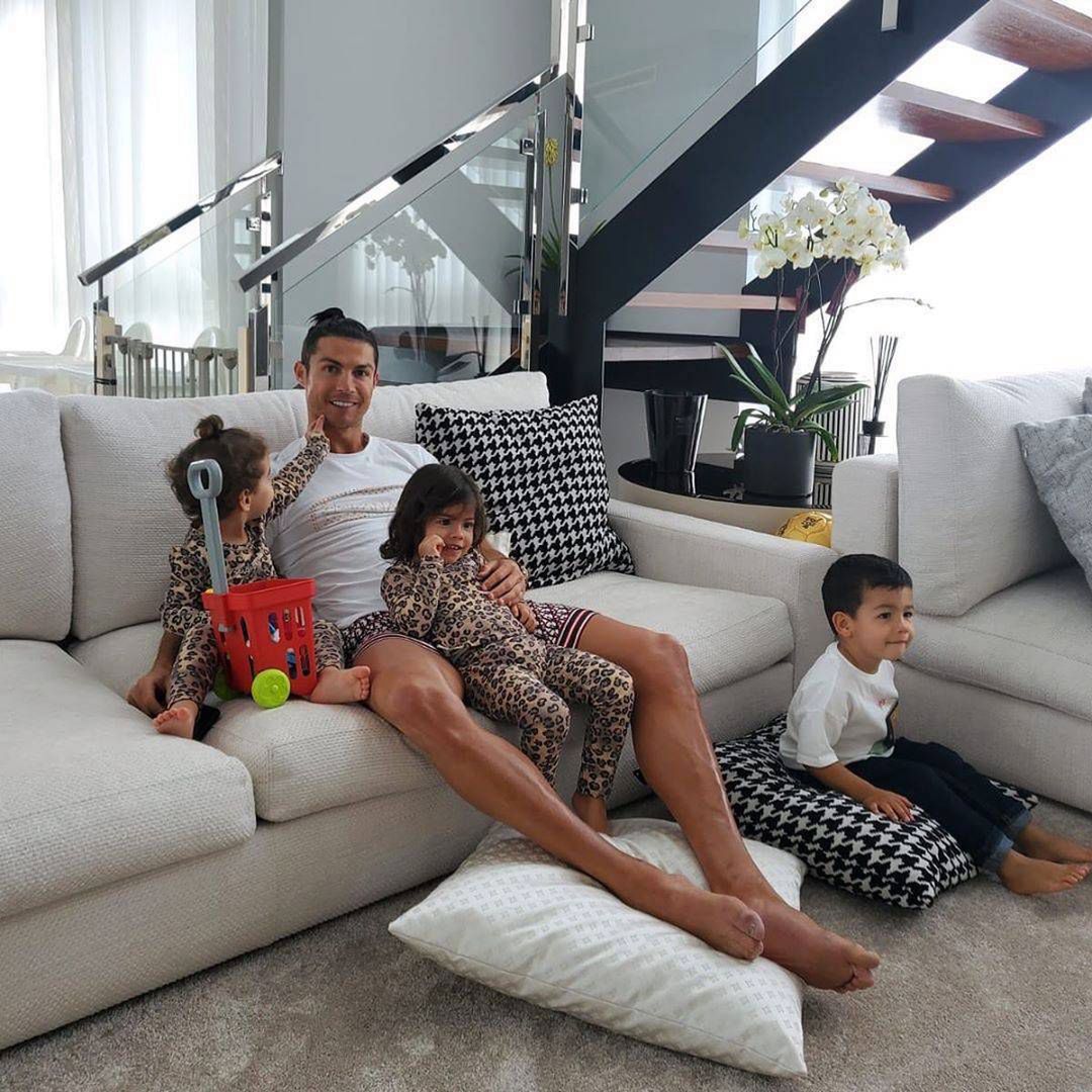 Cristiano Ronaldo z dziećmi podczas kwarantanny