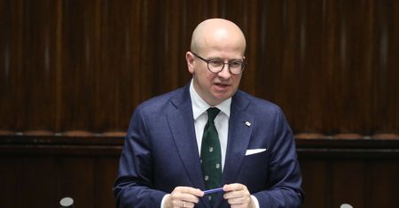 "Wydojenie państwowej kasy". Zawrzało w sieci po pomyśle posła PiS