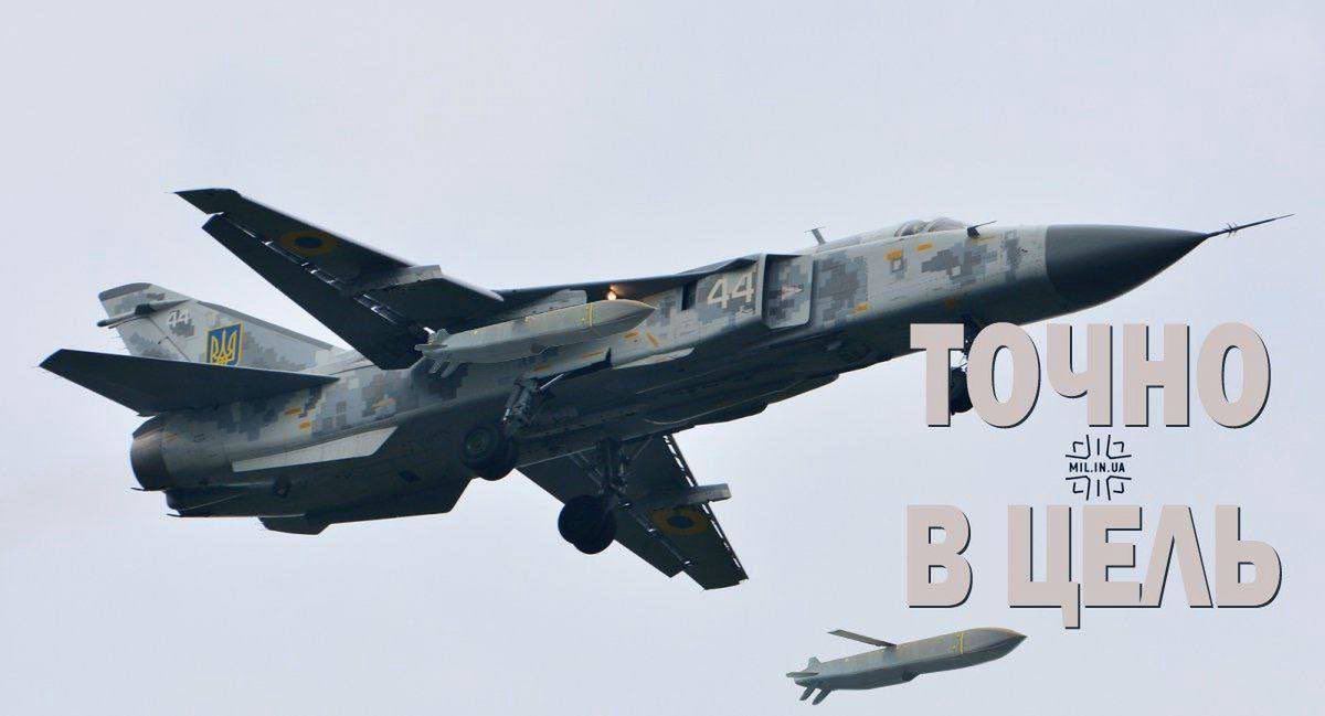 Ukraiński Su-24 z parą pocisków Storm Shadow podczas misji bojowej.