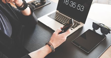 Maile po godzinach pracy? UE szykuje nowy zakaz