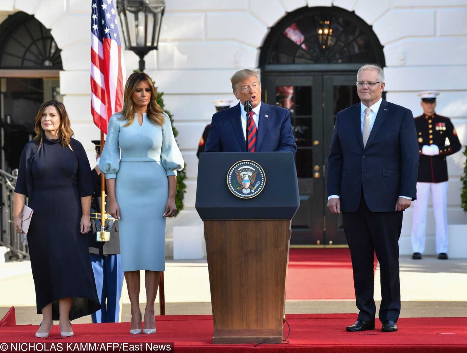 Melania Trump w błękitnej sukience