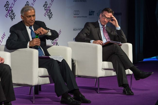 Od lewej: Shaukat Aziz i Lee Feinstein