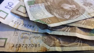 Banki mają obowiązek od ręki wymienić zużyte banknoty, ale nie wszystkie stosują się do zarządzenia NBP