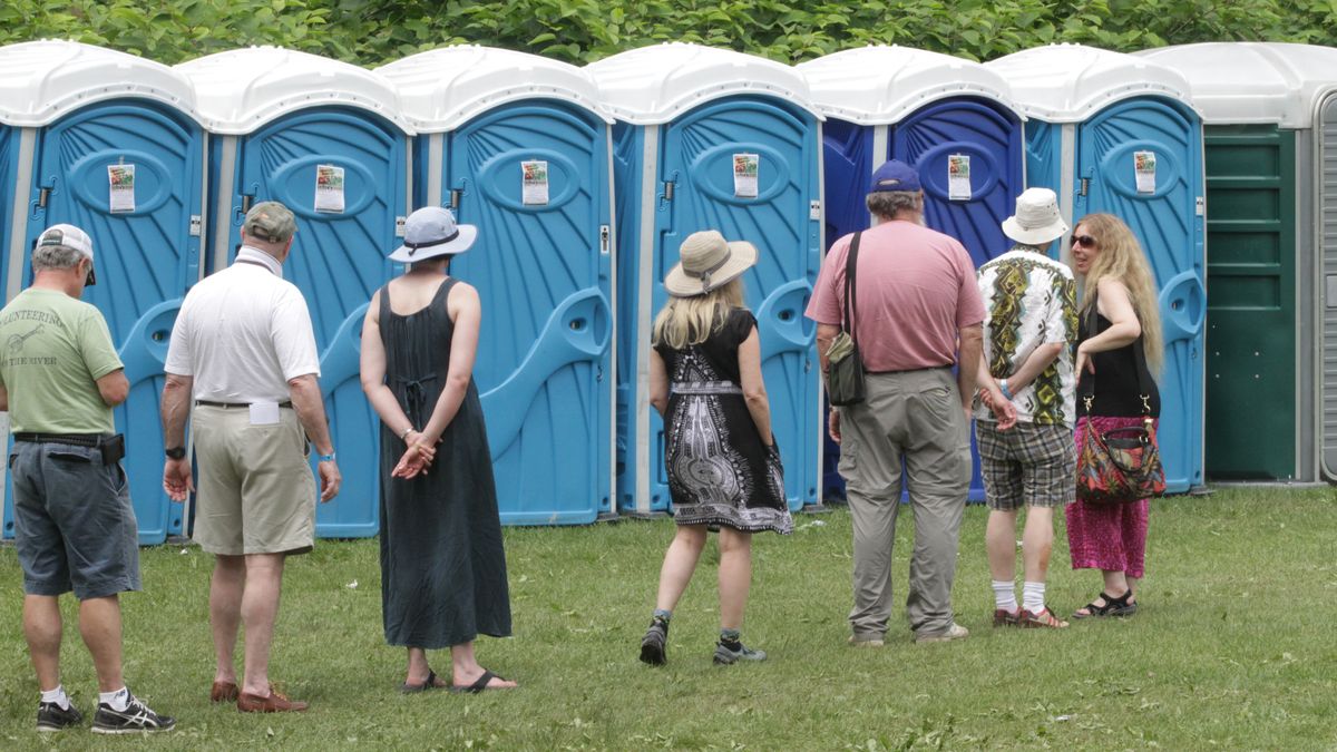 Zbierają mocz z festiwali.