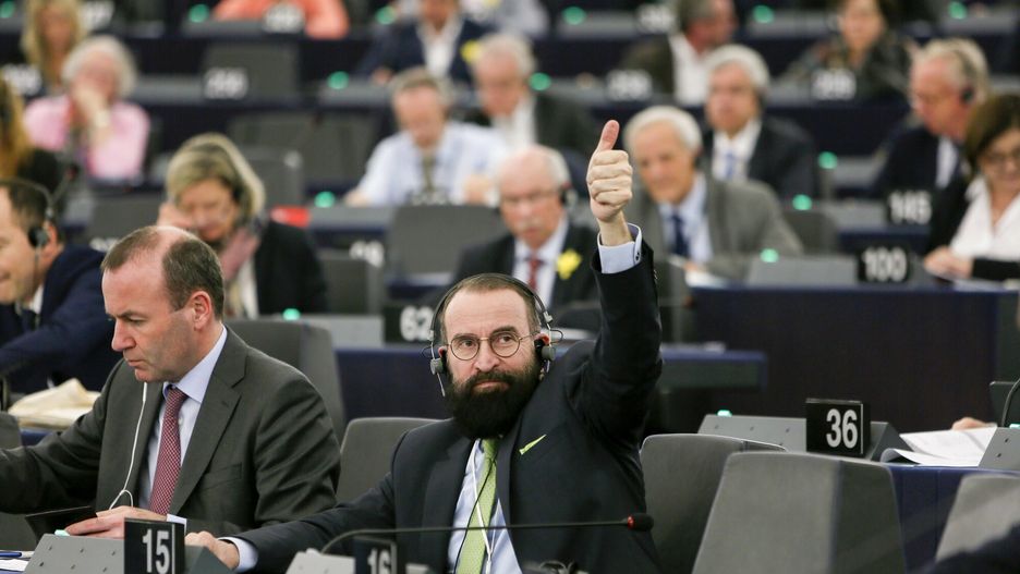 Po ujawnieniu skandalu Jozsef Szajer z końcem grudnia rezygnuje z mandatu europosła