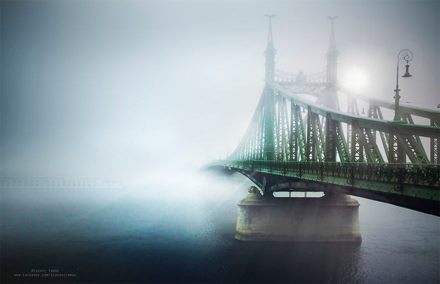 Fotograf potrzebował aż 4 lat, by zrobić niesamowite zdjęcia Budapesztu pogrążonego we mgle 4