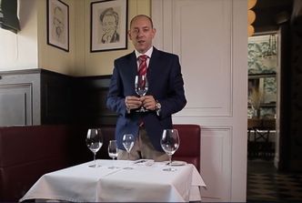 Etykieta według Walewskiego. Jak wznosić toasty?