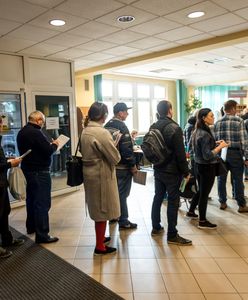 Długie kolejki w urzędach. Polacy masowo zastrzegają nr PESEL