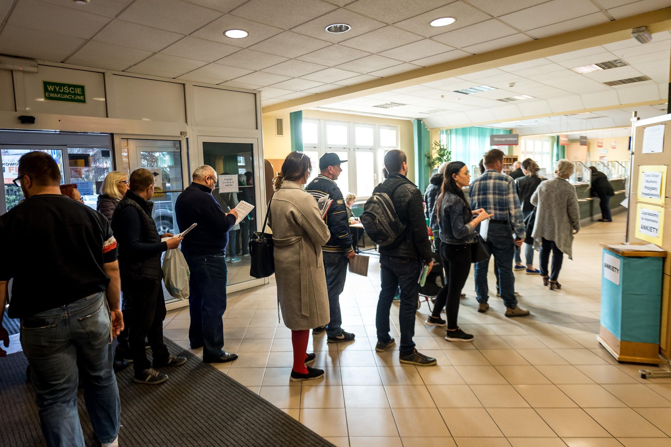 sk�adanie PIT
Bydgoszcz, 27.04.2018. Sk�adanie rocznych zezna� podatkowych PIT za rok 2017 w Trzecim Urz�dzie Skarbowym w Bydgoszczy, 27 bm. Deklaracje roczne za 2017 rok nale�y z�ozy� do 30 bm. (t�/awol) PAP/Tytus �mijewski
Tytus �mijewski
ilustracja, interesanci, interesant, kolejka, petenci, petent, piecz�tka, pit, pit za 2017, pity, podatek, podatek roczny, podatki, podatkowe, podatnicy, roczne, rozliczenia, rozliczenie, rozliczenie roczne, skarb�wka, sk�adanie, Trzeci Urz�d Skarbowy, us, zeznanie roczne