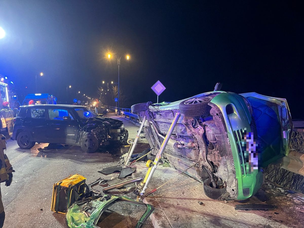 Wypadek na ul. Płockiej w Sochaczewie. Trzy osoby trafiły do szpitala