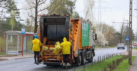 Zarobki kierowców śmieciarek. Oto ile dostają "na rękę"