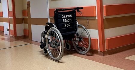 Czekała w karetce 2 godziny na przyjęcie do szpitala. Kobieta nie żyje