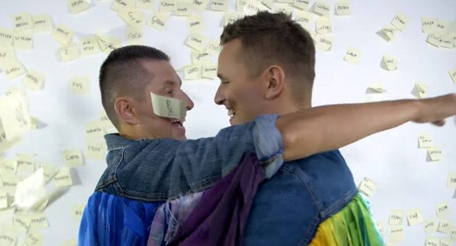 Małżeństwo Jakub i Dawid nagrali hymn dla LGBT, "pomogli" Andrzej Duda, Przemysław Czarnek i biskup Jędraszewski