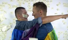 Małżeństwo Jakub i Dawid nagrali hymn dla LGBT, "pomogli" Andrzej Duda, Przemysław Czarnek i biskup Jędraszewski
