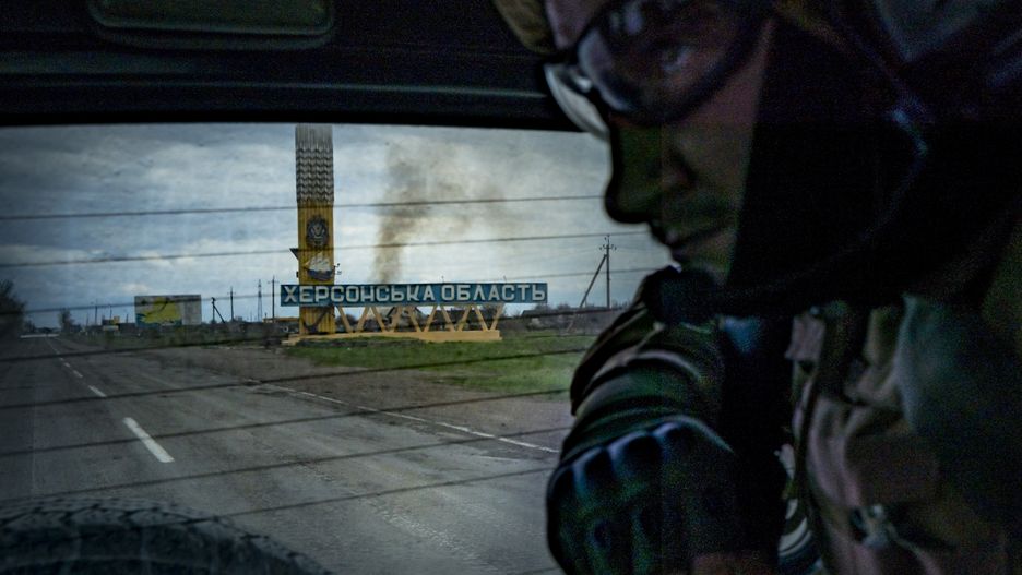 Daily Life In The Frontline Of Mykolaiv, UkraineUkrainian soldiers make a patrol in the entrance of the Kherson region, very close to the russian postions, in the frontline of Mykolaiv, Ukraine. (Photo by Celestino Arce/NurPhoto via Getty Images)NurPhotorussia war, ukraine war, frontline, soldiers, ukrainian soldiers, kherson region, russian postions, patrol, entrance, photo, glasses