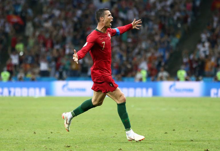 Cristiano Ronaldo celebruje gola z Hiszpanią