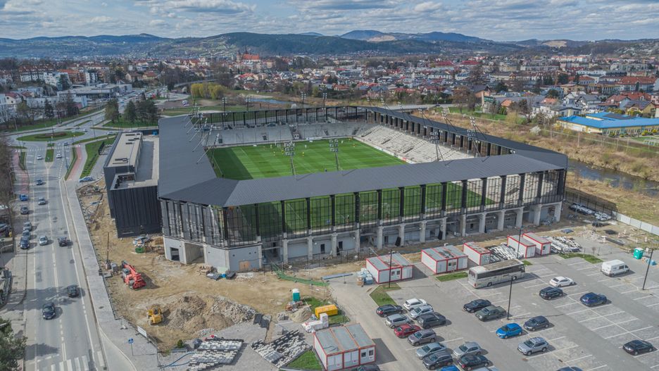 Budowa stadionu trwa od połowy 2021 r.