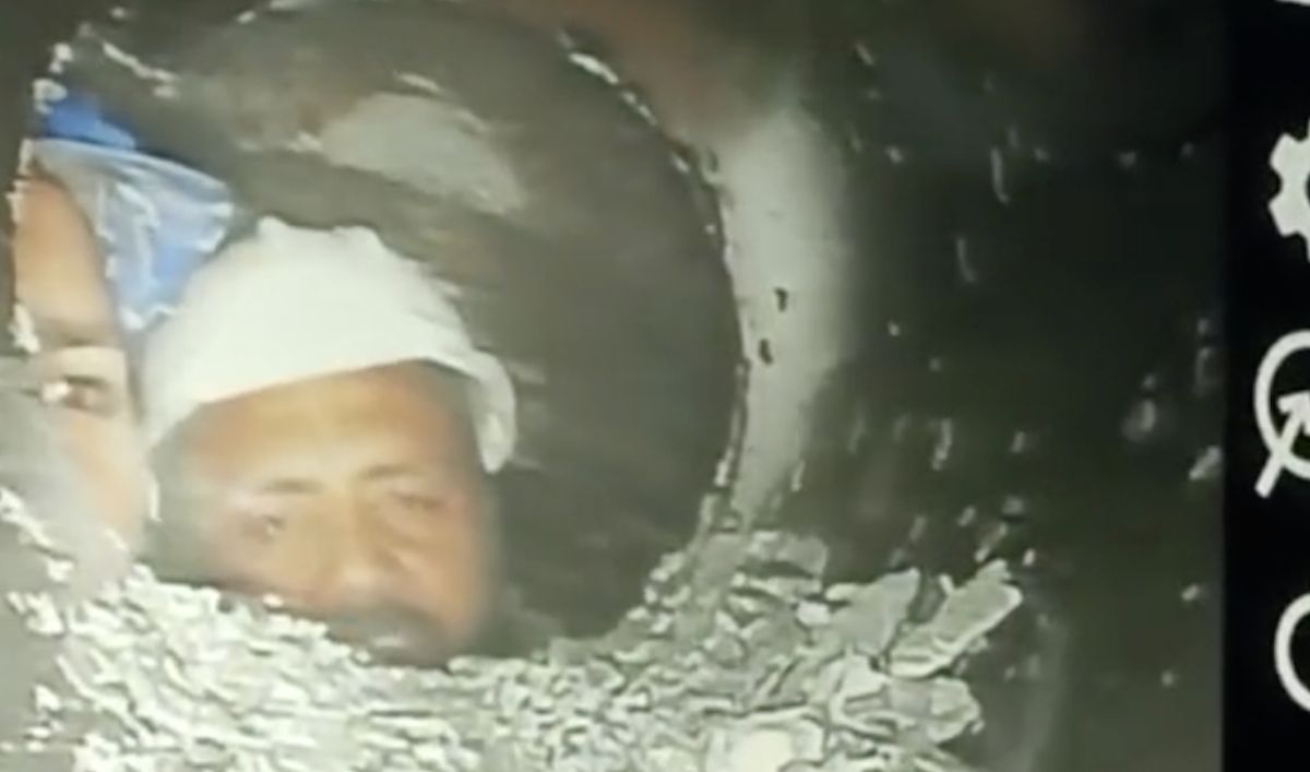Na kamerach, jakie ratownicy umieścili w rurze doprowadzonej do zasypanej komory w tunelu, można było zobaczyć uwięzionych robotników