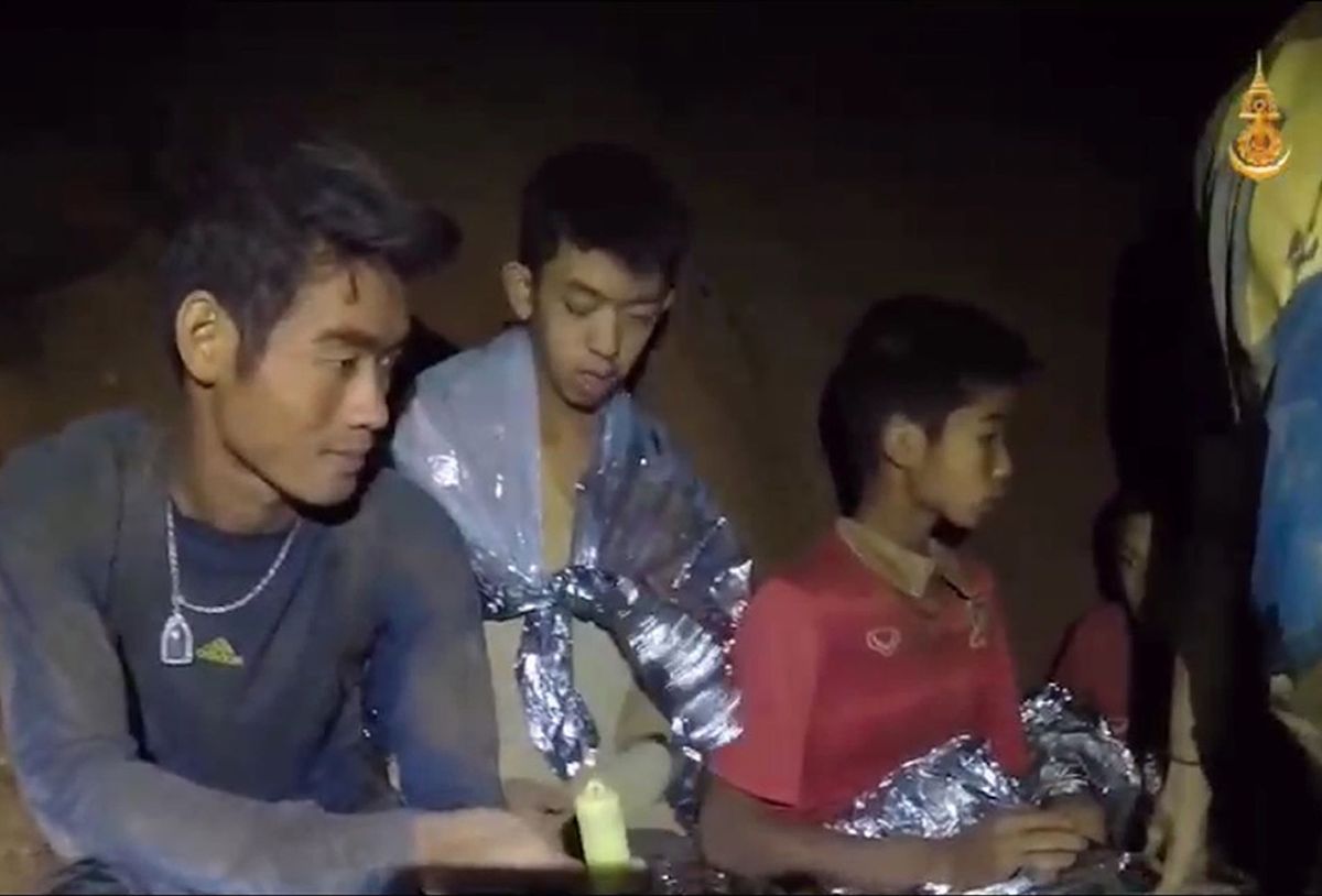 Trwa dramat dzieci uwięzionych w jaskini. Pojawiło się jednak światełko w tunelu