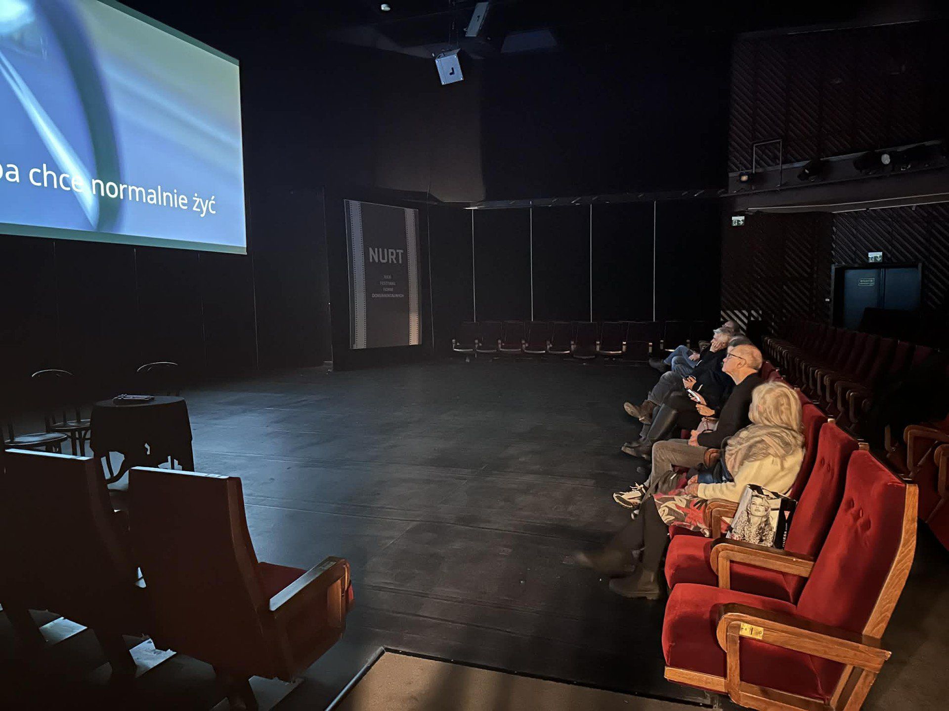 Seans na małej scenie.