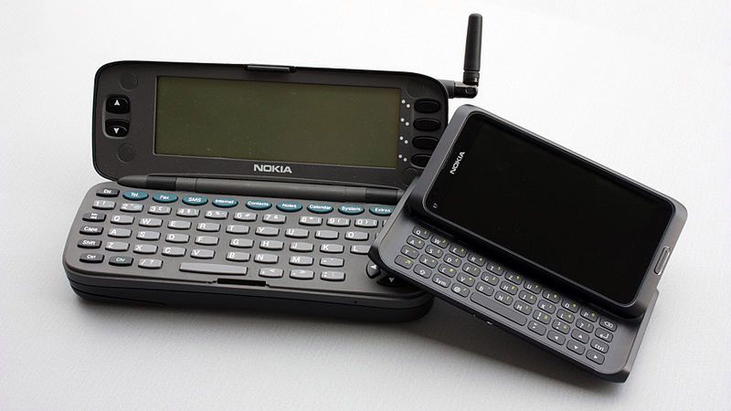 Nokia 9000 i Nokia E7 (fot. WikiCommons)