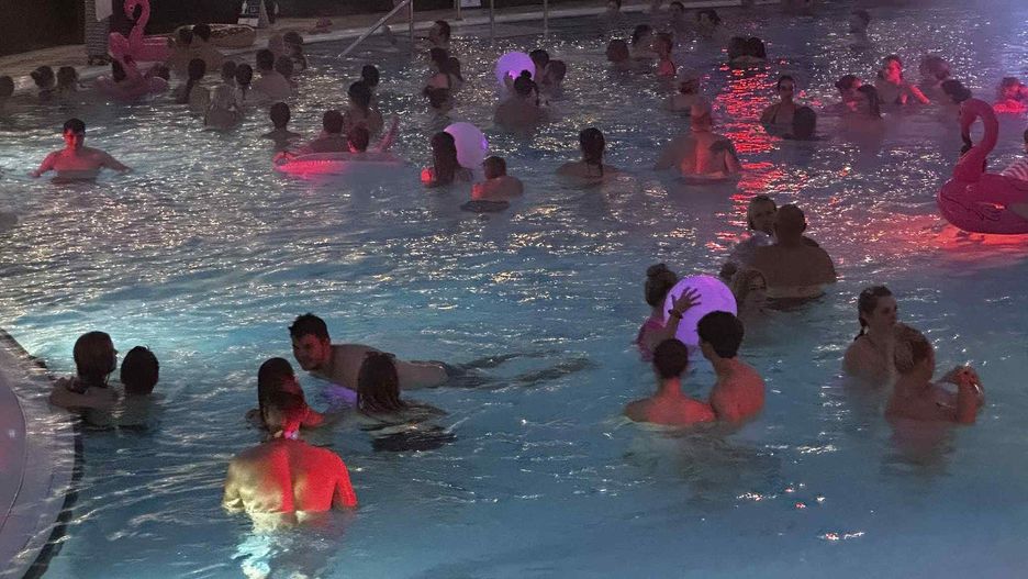 pink party fala