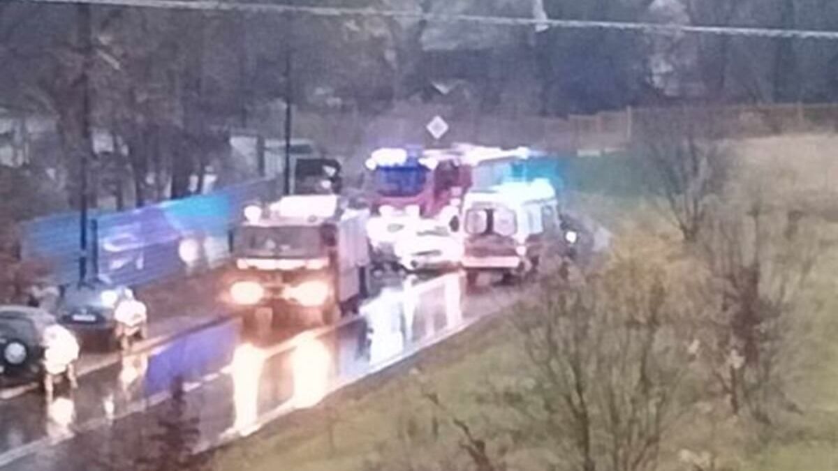 Zderzenie pojazdów na łuku ul. Strojnowskiego w Lublinie