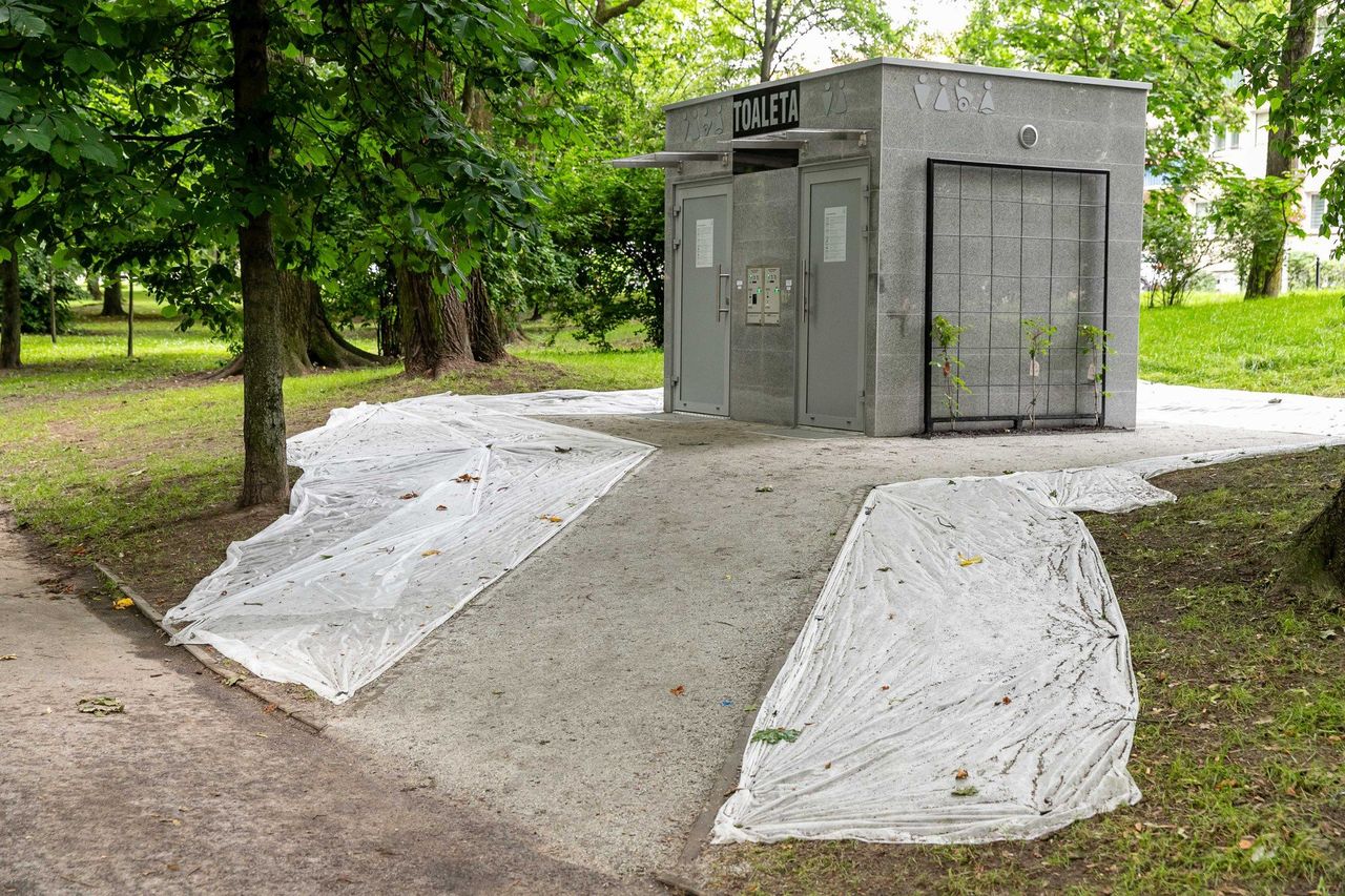 Białystok: Miejskie inwestycje w Parku Planty. Spór radnego z prezydentem. Poszło o toaletę publiczną i plac zabaw