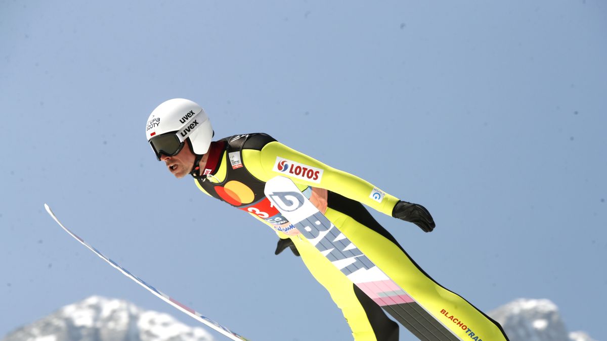 Piotr Zyla of Poland soars through the air during the Ski Flying Hill Team competition as part of the FIS Ski Jumping World Cup Finals in Planica, Slovenia, 26 March 2022. EPA/ANTONIO BAT Dostawca: PAP/EPA.