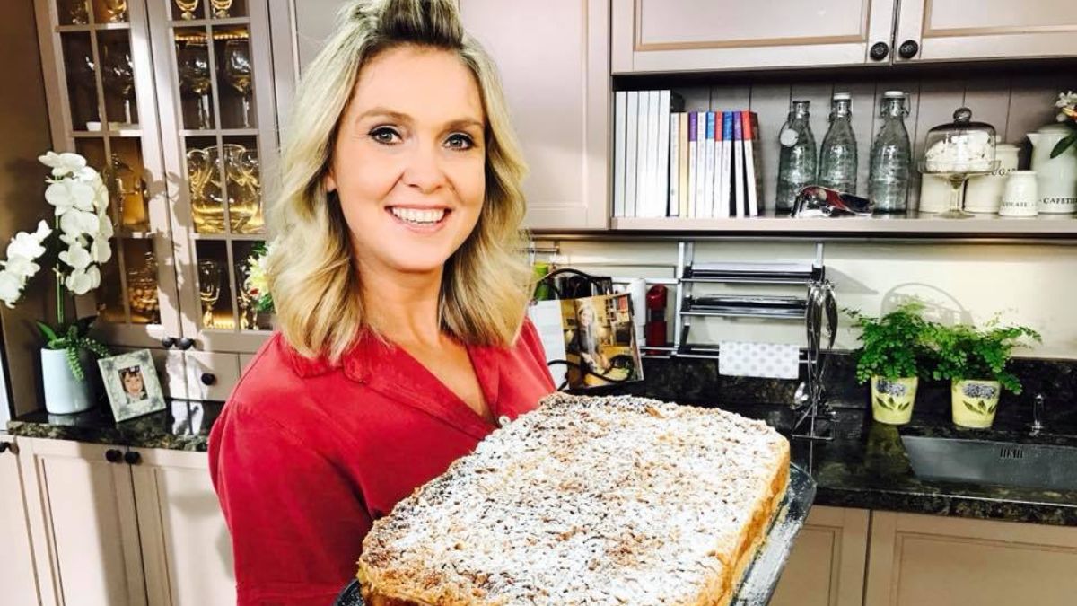 Ewa Wachowicz wie, jak przygotować najlepszą szarlotkę. Wie też, że powinno być jej dużo!