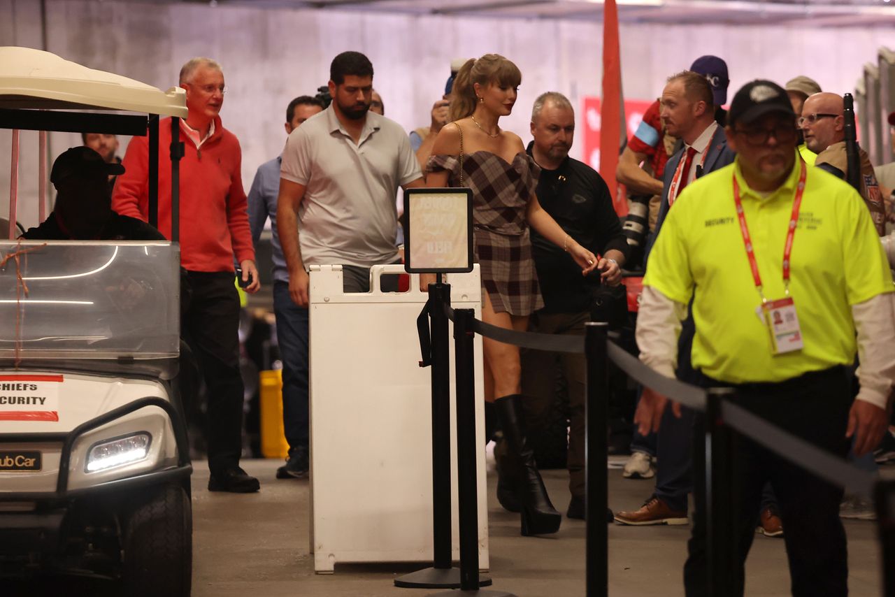 KANSAS CITY, MISSOURI - OCTOBER 07: Taylor Swift arrives prior to a game between the Kansas City Chiefs and the New Orleans Saints at GEHA Field at Arrowhead Stadium on October 07, 2024 in Kansas City, Missouri. (Photo by Jamie Squire/Getty Images)