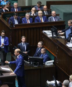 Przymusowa relokacja? "Oszuści". Awantura w Sejmie