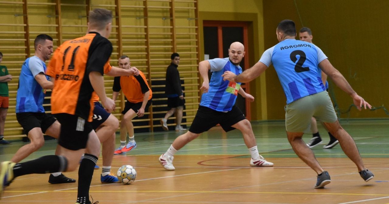 Sławno: Charytatywny Halowy Mikołajkowy Turniej Piłki Nożnej