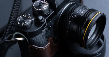 Kamlan 50 mm f/1.1 - charakterne chińskie szkło za grosze [recenzja]