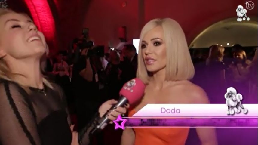 Doda uważa, że rajstopy w kropki są bardzo na czasie 