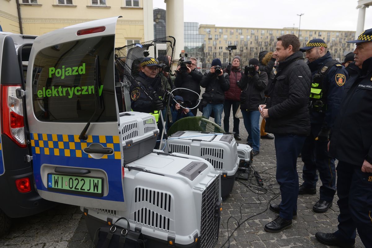 Ekopatrole z nowymi elektrycznymi autami na ulicach Warszawy