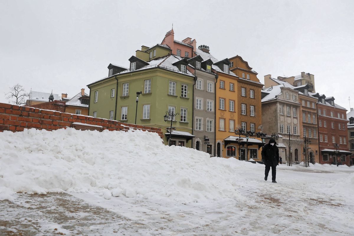 Warszawa. Śnieg na ulicach stolicy