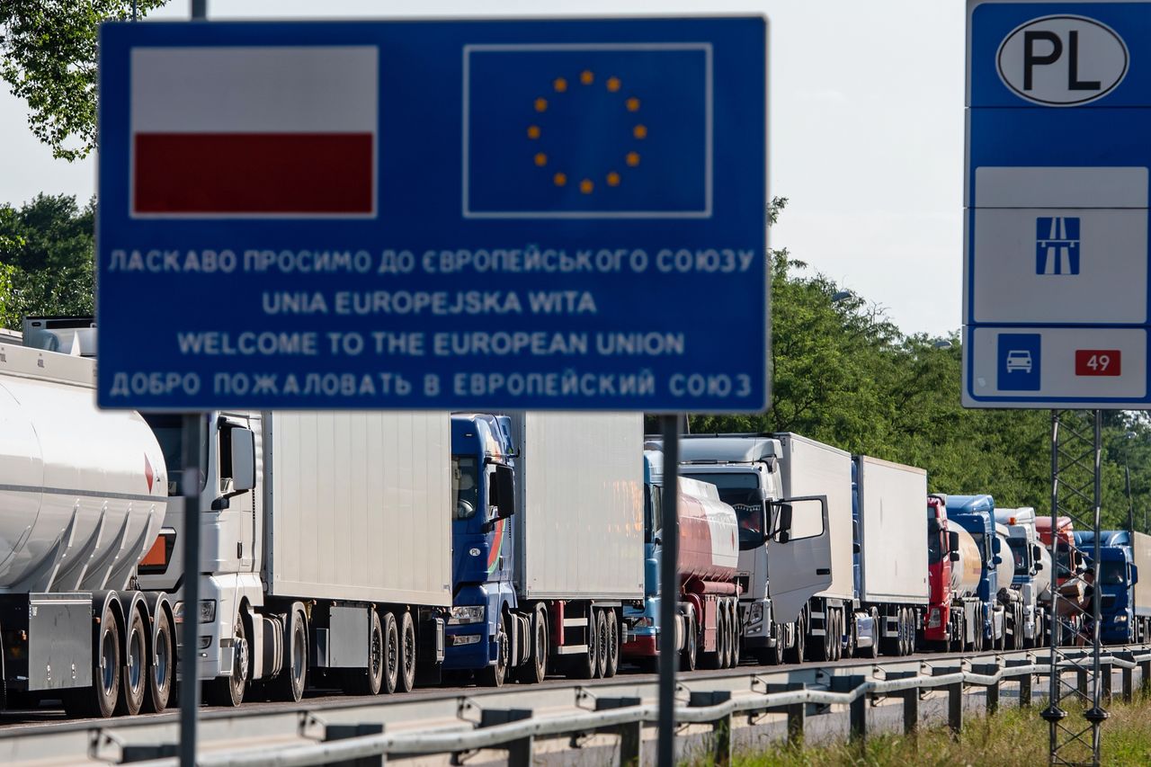 "Zatrzęsły się drzwi i okna". Mówią o ataku Rosjan przy granicy z Polską