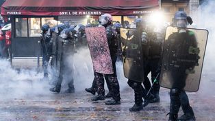Prawie 1000 zatrzymanych po demonstracjach we Francji. Są poważnie ranni